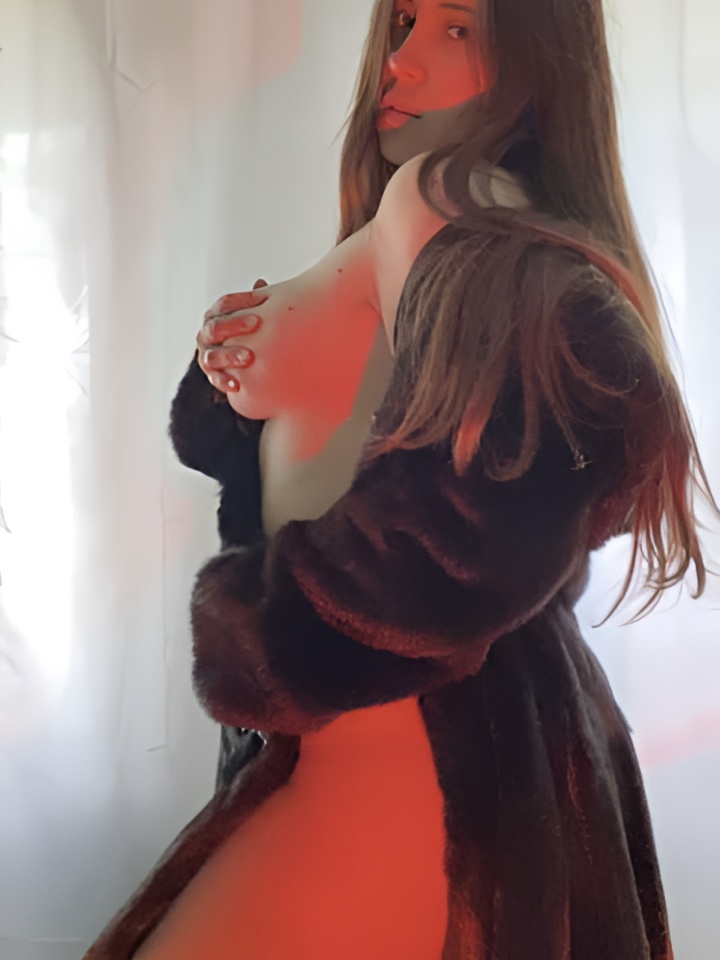 Регина привлекательная девушка из Новокузнецка цена от 2500 руб