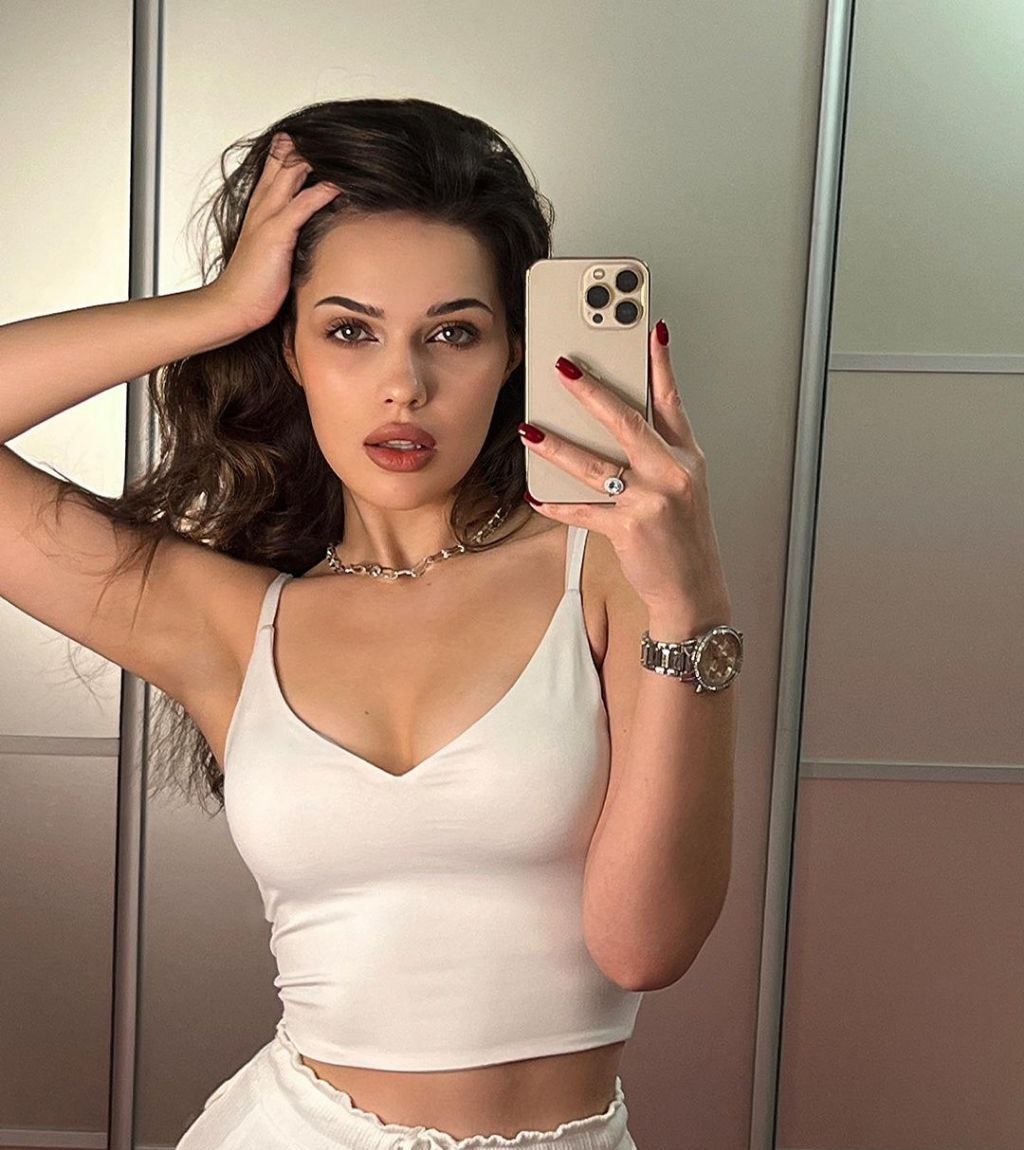 Ксюша привлекательная девушка из Новокузнецка цена от 3000 руб